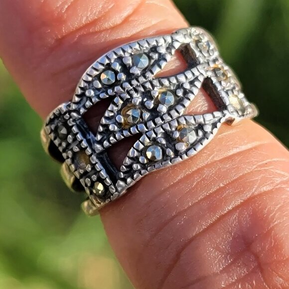Vintage 925 sterling silver Art Deco style swirl marcasite pinky or midi ring - Picture 4 of 16
